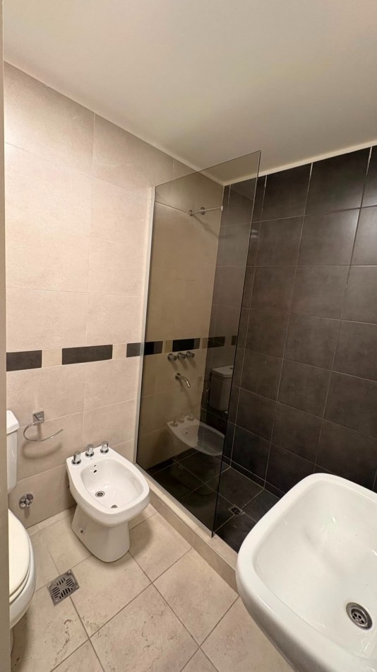 DEPARTAMENTO EN ALQUILER  CON COCHERA Y ASCENSOR - BARRIO BOMBAL, GODOY CRUZ