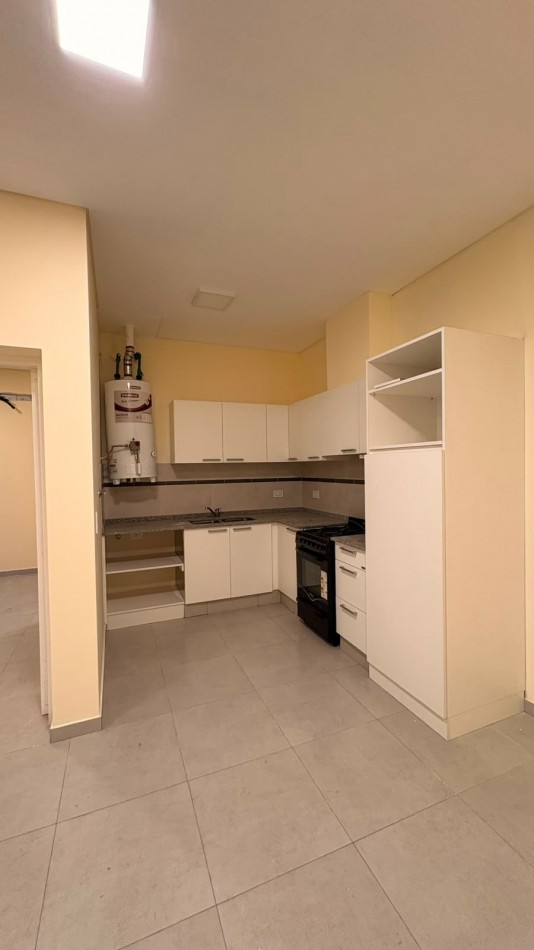 DEPARTAMENTO EN ALQUILER  CON COCHERA Y ASCENSOR - BARRIO BOMBAL, GODOY CRUZ