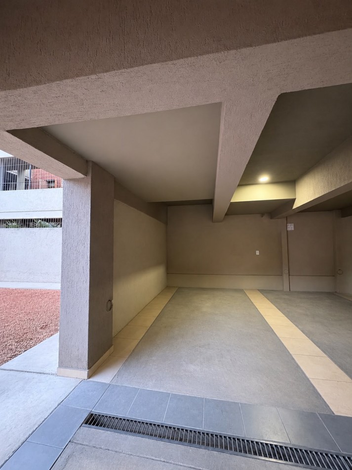 DEPARTAMENTO EN ALQUILER  CON COCHERA Y ASCENSOR - BARRIO BOMBAL, GODOY CRUZ