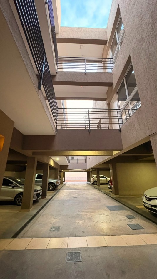 DEPARTAMENTO EN ALQUILER  CON COCHERA Y ASCENSOR - BARRIO BOMBAL, GODOY CRUZ
