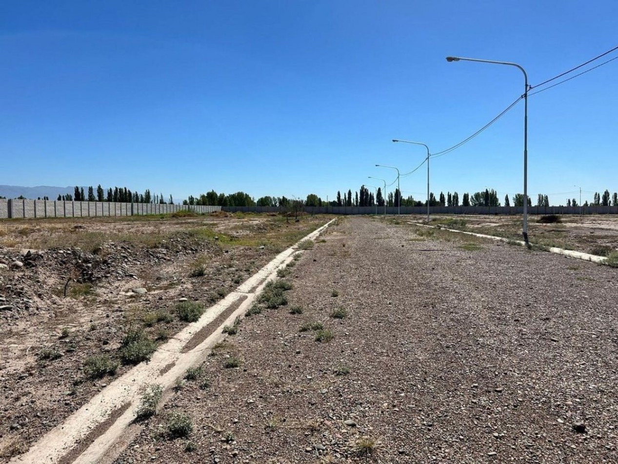 LOTE CENTRAL EN VENTA - BARRIO PRIVADO DISTRITO AZCUENAGA, LUNLUNTA, MAIPU. 