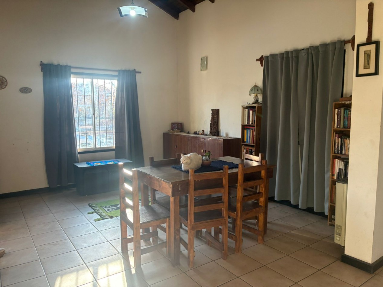 GREENWOOD INMOBILIARIA VENDE CASA EN B° NATANIA , GUAYMALLEN 
