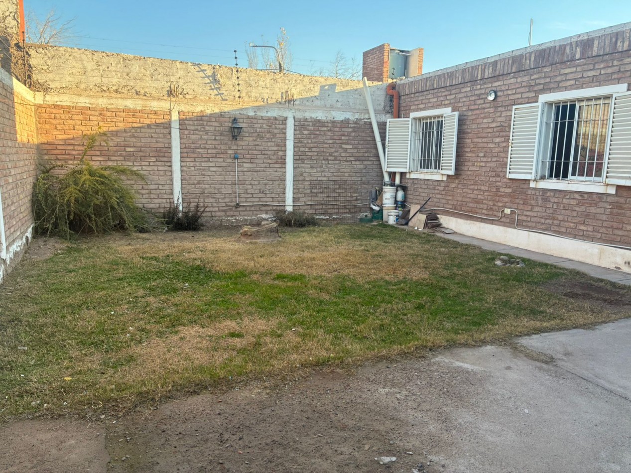 GREENWOOD INMOBILIARIA VENDE CASA EN B° NATANIA , GUAYMALLEN 