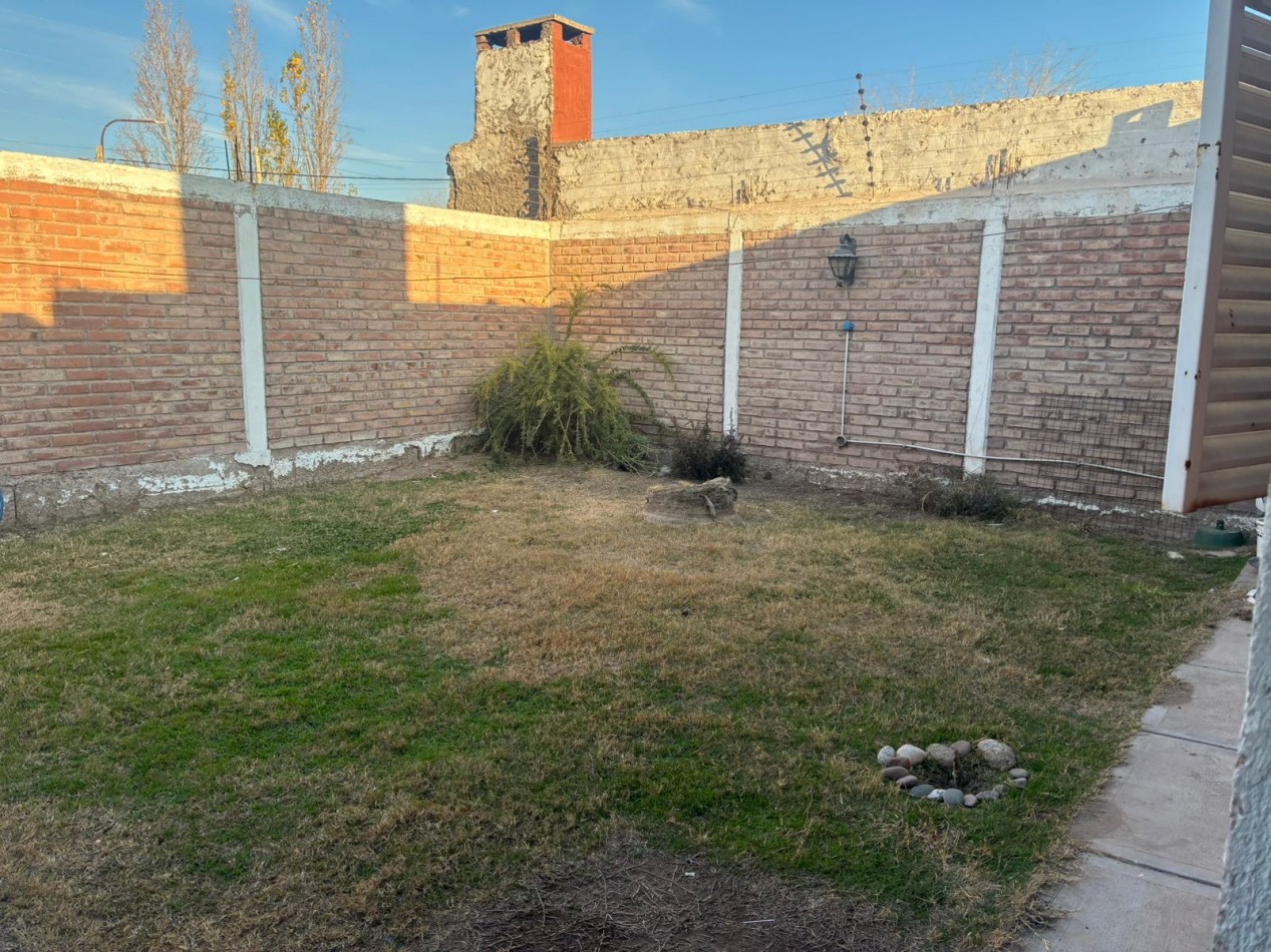 GREENWOOD INMOBILIARIA VENDE CASA EN B° NATANIA , GUAYMALLEN 