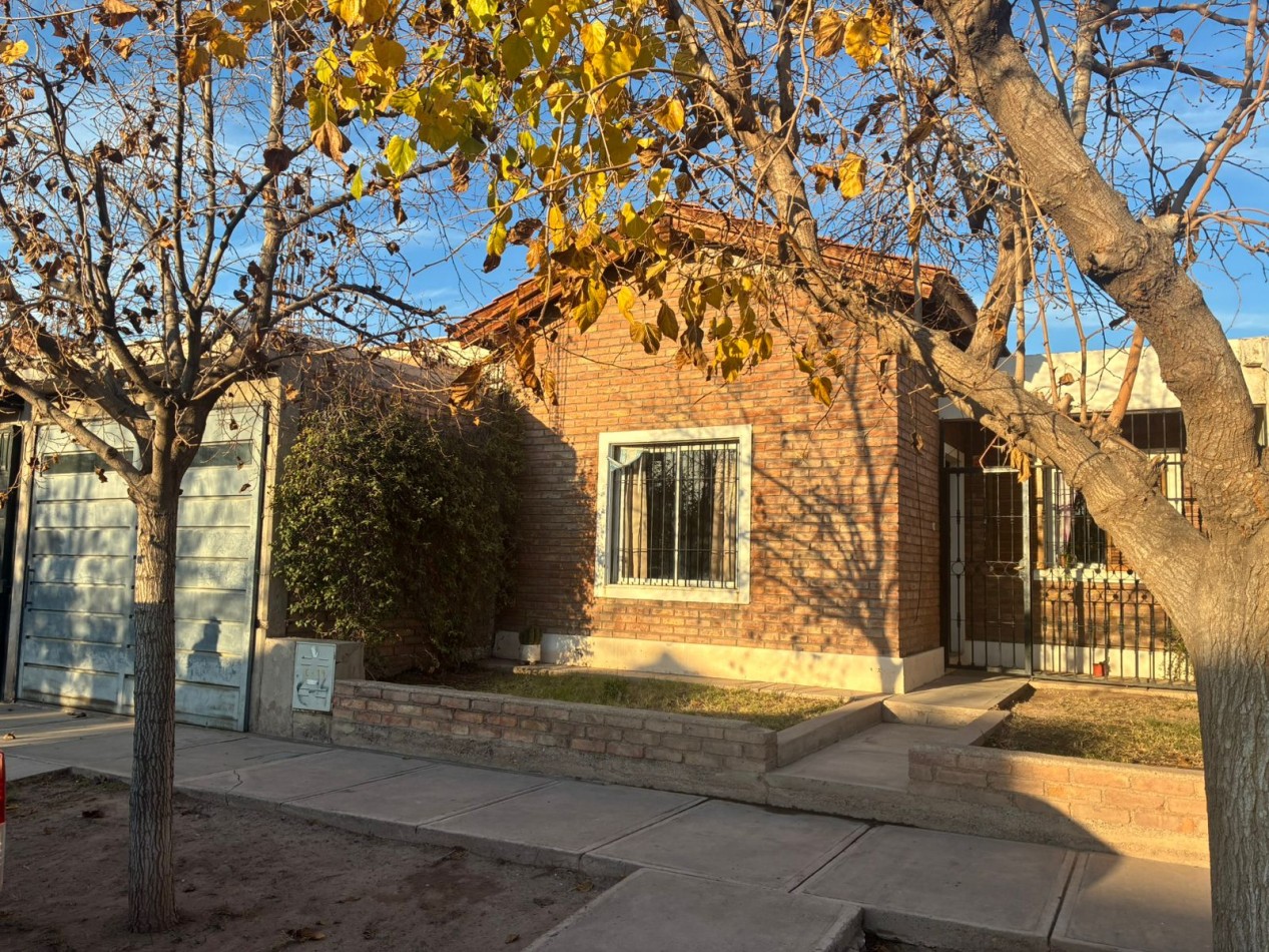 GREENWOOD INMOBILIARIA VENDE CASA EN B° NATANIA , GUAYMALLEN 