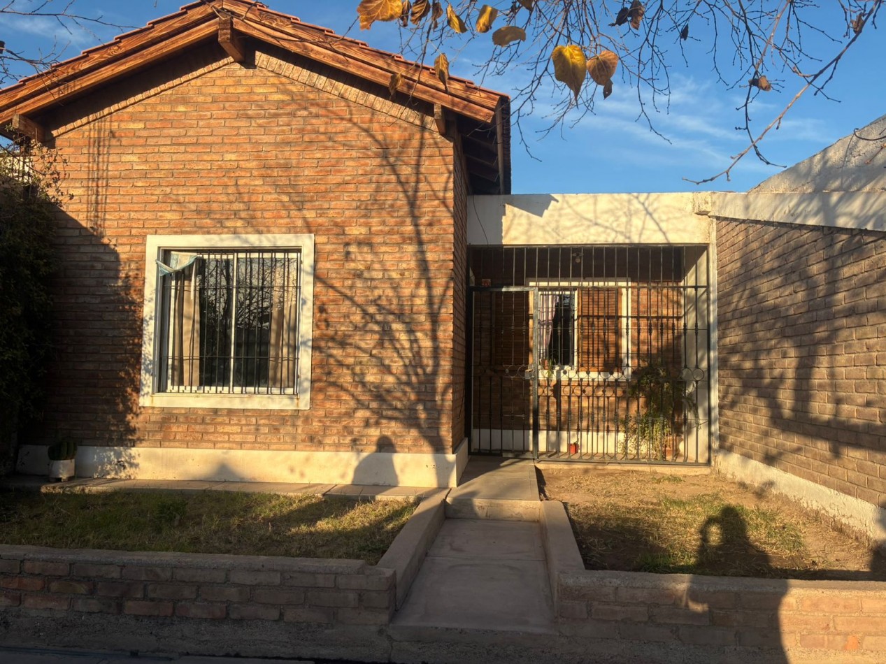 GREENWOOD INMOBILIARIA VENDE CASA EN B° NATANIA , GUAYMALLEN 