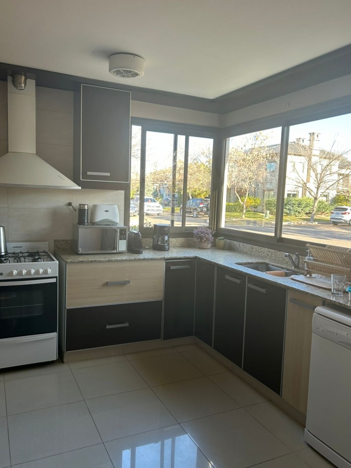 GREENWOOD ALQUILA | CASA EN BARRIO LAS CANDELAS 2