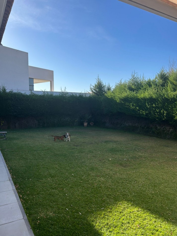 GREENWOOD ALQUILA | CASA EN BARRIO LAS CANDELAS 2