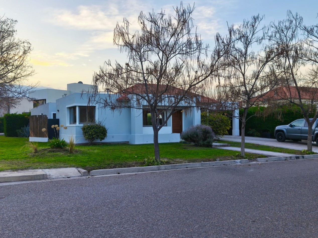 GREENWOOD ALQUILA | CASA EN BARRIO LAS CANDELAS 2