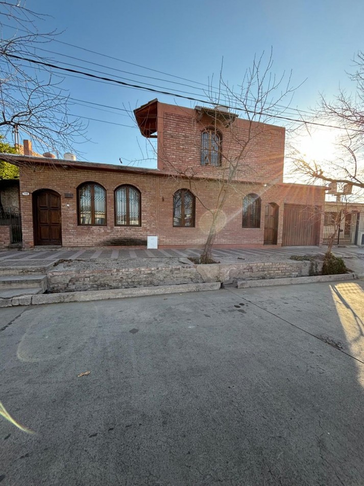 GREENWOOD INMOBILIARIA VENDE CASA EN GODOY CRUZ 