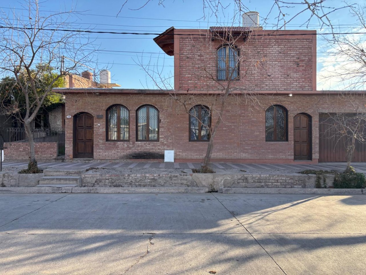 GREENWOOD INMOBILIARIA VENDE CASA EN GODOY CRUZ 