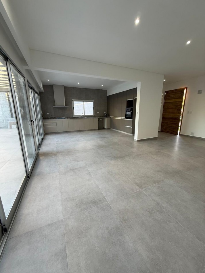 GREENWOOD INMOBILIARIA VENDE CASA A ESTRENAR EN VIÑAS DEL TORREON 