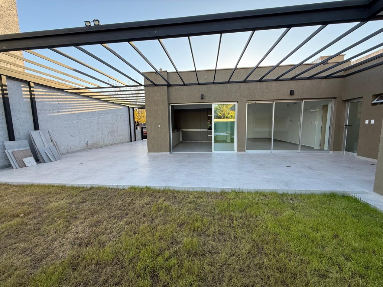 GREENWOOD INMOBILIARIA VENDE CASA A ESTRENAR EN VIÑAS DEL TORREON 