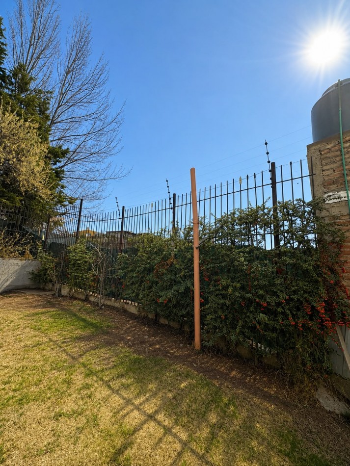 CASA EN VENTA CON TRES DORMITORIOS