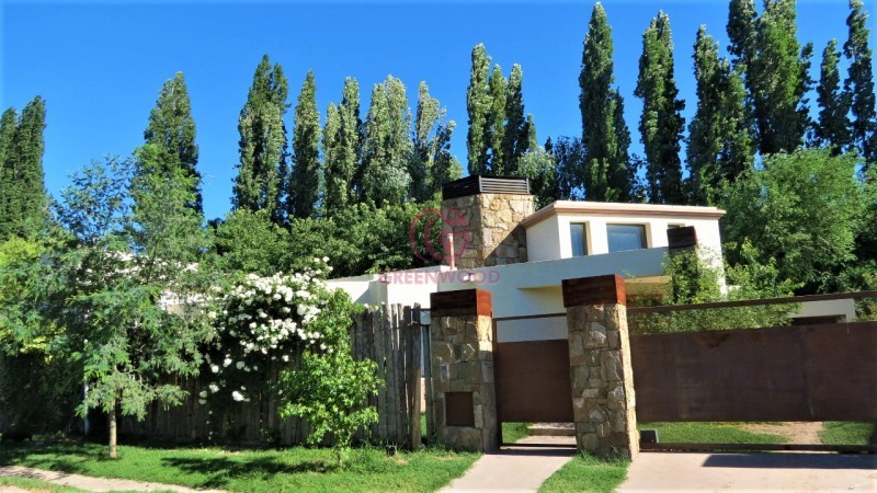 GREENWOOD INMOBILIARIA VENDE INCREIBLE CASA EN CALLEJON LONGONE, CHACRAS DE CORIA