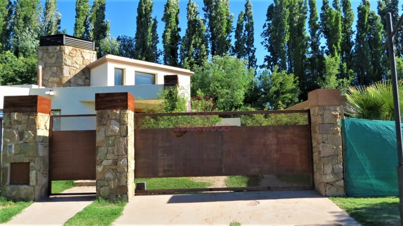 GREENWOOD INMOBILIARIA VENDE INCREIBLE CASA EN CALLEJON LONGONE, CHACRAS DE CORIA