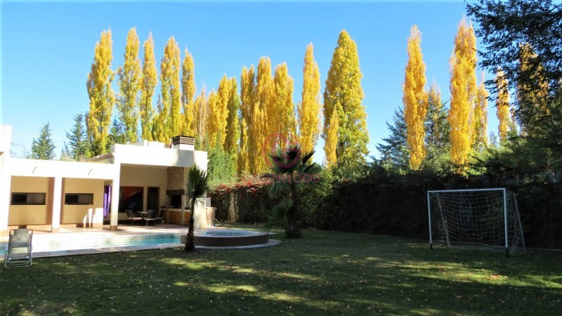 GREENWOOD INMOBILIARIA VENDE INCREIBLE CASA EN CALLEJON LONGONE, CHACRAS DE CORIA