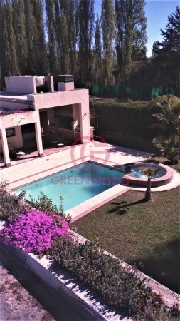 GREENWOOD INMOBILIARIA VENDE INCREIBLE CASA EN CALLEJON LONGONE, CHACRAS DE CORIA