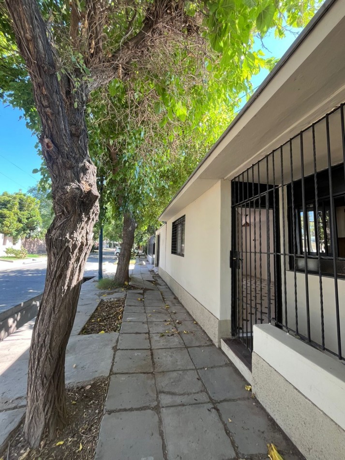 GREENWOOD INMOBILIARIA ALQUILA EXCELENTE CASA EN GODOY CRUZ B° SOEVA SUR