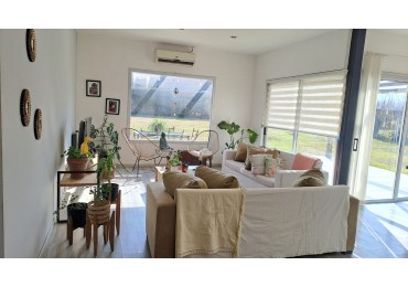 GREENWOOD VENDE CASA EN EL EXCLUSIVO BARRIO PRIVADO "EL ENVERO" EN VISTALBA.