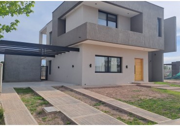 GREENWOOD VENDE CASA EN EL BARRIO PRIVADO ALBA DE TANQAY EN MAIPU.