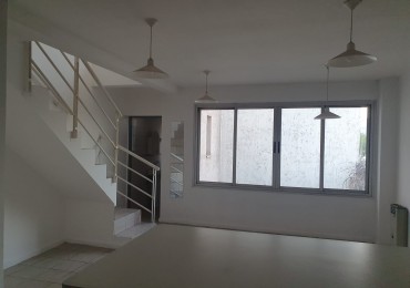 GREENWOOD INMOBILIARIA VENDE DUPLEX EN GUAYMALLEN 