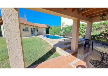 GREENWOOD VENDE CASA EN BARRIO PRIVADO "ALDEA DE TORREBLANCA" EN RODEO DE LA CRUZ GLLEN.
