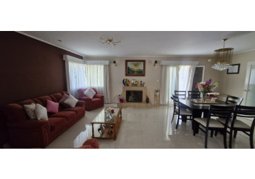 GREENWOOD VENDE  EXCLUSIVA RESIDENCIA DE DISEÑO Y CONFORT