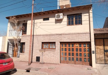 Greenwood inmobiliaria ofrece a la venta una hermosa casa de dos plantas ubicada en una privilegiada zona de Dorrego muy cerca del Jumbo y Walmart.!
