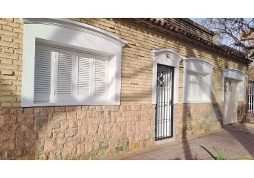 GREENWOOD VENDE CASA EN CUARTA OESTE DE CIUDAD DE MENDOZA.