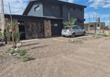 GREENWOOD VENDE CASA MODERNA Y LUMINOSA EN UGARTECHE