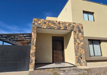 GREENWOOD INMOBILIARIA VENDE CASA EN BARRIO PRIVADO MILCAYAC