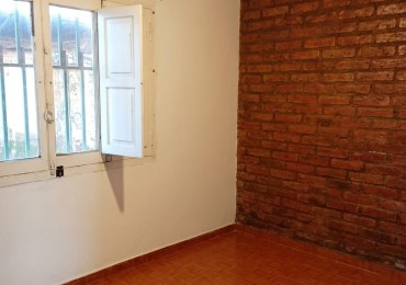 VENTA DE CASA + SALON COMERCIAL