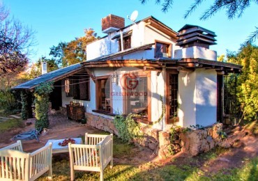 GREENWOOD VENDE ACOGEDORA CASA CON SUM AMPLIO CERRADO, EN EL BARRIO CORDON DEL PLATA - VISTALBA - LUJAN DE CUYO